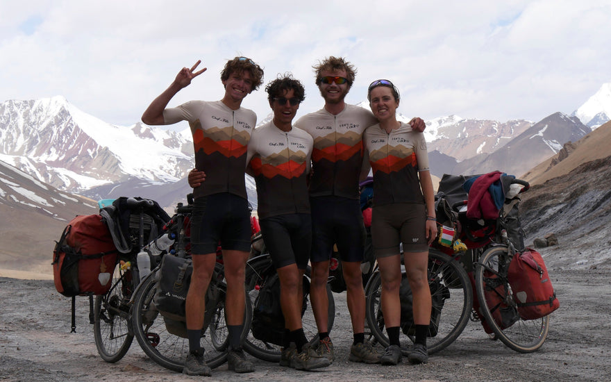 Hors du Cadre : quatre étudiants à vélo sur la route de la soie